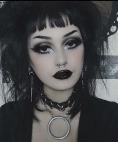 Makeup Edgy, Black Lipstick