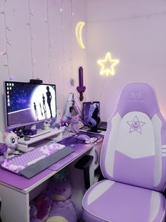 Pastel purple gaming setup Purple Gaming Room Setup, Dreamy Gaming Setup, Girl Setup Gaming, Purple Gamer Room, Room Ideas Purple Aesthetic, Gaming Setup Cute, Aesthetic Setup Gaming, Streaming Setup Ideas Aesthetic, Purple Gamer Bedroom