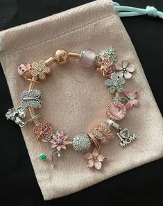 Gold Charm Bracelet Pandora, Gnoce Bracelet, Cute Charm Bracelets, Gold Pandora Bracelet, Pandora Rose Gold Bracelet, Pandora Bracelet Charms Ideas, Girly Bracelets, Pandora Bracelet Designs, Pouch Making