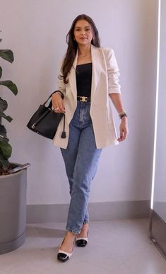 Formal Jeans Outfit Women, Receptionist Outfit Front Desk, Casual Work Outfits Women, Look Jean, Business Outfits Women, Casual Outfit Inspiration