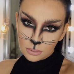 Ladies this is an awesome halloween tutorial. Seems pretty simple! Who is going to be cat woman this halloween? By @j_make_up . ❤️ tag someone who would like this!: Cat Face Makeup, Obličejové Masky, Cat Halloween Makeup, Fantasy Make-up, Halloweenský Makeup, Halloween Make-up Looks, Halloween Tutorial, Cat Woman, Face Painting Halloween