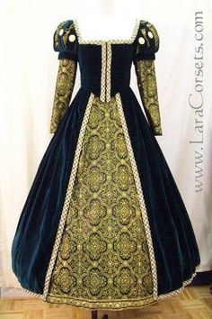 "16th century wedding gown. Green was A preferred color for 15th-16th century wedding gowns because it was thought to be a symbol of fertility."... 16th Century Wedding Dress, 16th Century Fashion, Historical Gowns, Tudor Fashion, Tudor Costumes, Fest Outfits, Century Dress, Old Dresses