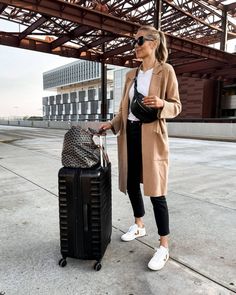 Long Haul Flight Outfit, Cute Airport Outfit, Chic Travel Outfit, Comfy Airport Outfit, Plane Outfit, Look Hippie Chic, Perfect Travel Outfit, Airport Travel Outfits, Cute Travel Outfits