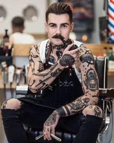 Sammi Jefcoate, Man With Tattoos, Tatto Boys, Barber Tattoo, Tattoo People, Old School Tattoo Designs, Beard Tattoo, School Tattoo, Blogger Fashion