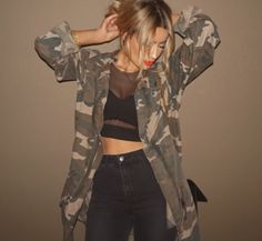 . Rock Band Outfits Women, Rock Band Outfits, Concert Attire, Band Outfits, Timberlands, Camo Jacket, Outfits Women, Looks Style, Mode Inspiration