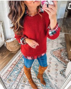 Christmas Cold Weather Outfit, Christmas Jeans Outfits Women, Warm Christmas Outfits Women, Comfy Casual Christmas Outfits, Casual Christmas Outfits 2023, Christmas Jean Outfit Ideas For Women, Casual Cute Christmas Outfits, Women’s Casual Christmas Outfit, Christmas Plaid Outfit Women