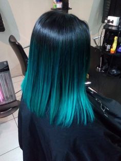 Different Color Streaks In Hair, Korean Hairstyle Ideas, Blue Hair Streaks, Coolest Hairstyles, Bang Styles, Bob Pendek, Exotic Hair Color, Underneath Hair Color Ideas, Underneath Hair Color