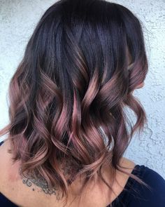 Burgundy rose gold balayage ombré Gold Balayage, Rose Gold Balayage, Purple Ombre Hair, Gold Hair Colors, Hair Color Rose Gold, Brown Ombre Hair, Hair Color Burgundy, Balayage Blonde