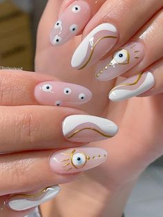 white and gold swirl nails Nail Inspo Boho, Nail Eye Design, Turkish Nails Designs, Eyes Nails Design, White Evil Eye Nails, Nails Green Short, Green Tips Nails, Fun White Nails, Boho Nails Simple