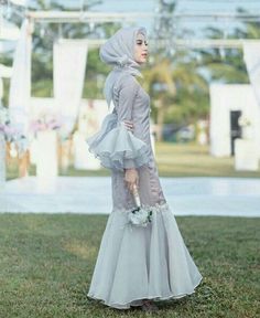 Follow me and she on instagram @hamda.auliaa @aghniapunjabi Organza Dress Hijab, Bridesmaid Dresses Hijab Weddings, Gaun Peplum, Bridesmaid Dresses Hijab, Muslimah Wedding Dress, Trendy Party Dresses, Muslimah Wedding