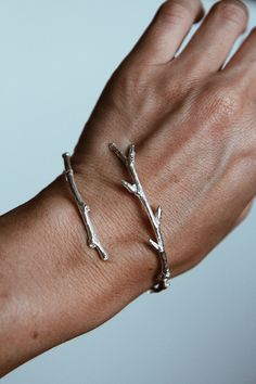 Minimalistic and unique sterling silver bracelet, made from branch-form casted metal. Form is like branch twisted around hand.  Made to order for your size - please write it down in notes while ordering. 100% handmade form recycled silver. Can be adjustable, because of the non-connected endings. A perfect way to update and freshen up your style and outfit. Perfect for both - everyday and occasional wearing.  Will be shipped to you in a specially made cardboard box perfect for gifting. NB! Each p Hand Jewelry Silver, Twig Bracelet, Handmade Silver Jewellery, Silver Handmade Jewelry, Organic Jewelry, Jewelry Bracelets Silver, Jewelry Workshop, Dope Jewelry, Botanical Jewelry