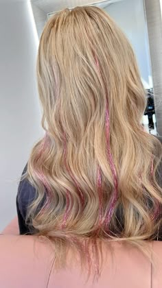 Light blonde hair wirh pink tinsel extensions Blonde Hair Pink Tinsel, Tinsel Hair Pink, Blond Hair With Tinsel, Blonde Hair With Pink Tinsel, Hair Tinsel Ideas Blonde, Pink Tinsel In Blonde Hair, Blonde With Tinsel, Pink Hair Tinsel Blonde, Hair Tensil Blonde Hair