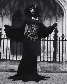 Cute At Home Outfits, Trad Goth Fashion, Platform Boots Goth, Fashion Vampire, Deathrock Fashion, Victorian Horror, Goth People, Dark Gothic Fashion