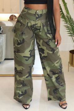 Olivia Mark - Comfortable Wide Leg Pants with Cargo Pockets and Camo Print Cargo Pants For Women, Camouflage Design, Casual Cargo Pants, Camo Pants, Cargo Pants Women, Cargo Trousers, Camo Print, Olivia Mark, Army Green