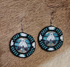 Menominee Native handmade made button  with feathers set in black, blue, white glass seed beads with black backing. Beading Patterns, Seed Beads Earrings, Beads Earrings, Bead Pattern, Native American Beading, Pattern Ideas, Glass Seed Beads, Seed Bead Earrings, White Glass