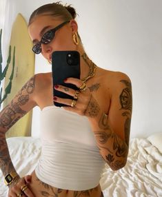 Girls With Sleeve Tattoos, Money Tattoo, Retro Tattoos, Creative Fashion Photography, Tattoed Women, Alien Tattoo, Pretty Tattoos For Women, Clean Girl Aesthetic, Stylist Tattoos