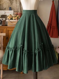 Long Skirt Types, Knee Length Skirt Pattern, Cloche Skirt, German Dresses, Cottage Skirt, Skirt Types, Cottage Core Skirt, Retro Skirts, Long Skirt Pattern