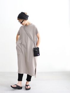 Christian Modest Outfits, Japanese Minimalist Fashion, Japanese Minimalist, Minimalistic Outfits, Older Women Fashion, Relaxed Outfit, Japanese Street Fashion, Japanese Fashion, Modest Outfits