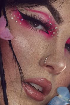 Harry Styles Makeup Ideas, Rave Makeup Pink, Pink Rhinestone Makeup, Valentine Makeup, Pink Glitter Makeup, Intense Makeup, Concert Makeup, Trilogy Tour, Glitter Makeup Looks