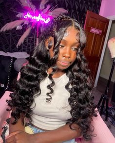 Black Wig Hairstyles Ideas, Sweet 16 Wig Hairstyles, Styles With Lace Front Wigs, Long Quince Hairstyles, Lace Front With Fishtail Braid, Golden Birthday Hairstyles, Wig Hairstyles Black Hair, Hairstyles Wig Install, Half Up Half Down Hair Two Buns