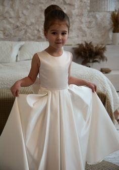 GET READY FOR WEDDING SEASON 2024✨ Buy 2 & more dresses and save 20%🎁delivery 3-4 days only! Beautiful Baby Flower girl dress with lace short sleeves and amazing classic skirt! Process time: 1-2 working days Delivery time: 2-4 working days  Also offer express overnight delivery https://www.etsy.com/listing/1298332912/express-delivery?click_key=eb8207bd8376c2fa762384c4d5701f79c6bcbc77%3A1298332912&click_sum=63123b47&ga_search_query=express&ref=shop_items_search_1&frs=1 Age 1.5 Height 86cm/34in C Short Flower Girl Dresses, Long Sleeve Flower Girl Dress, Flower Girl Gown, Toddler Flower Girls, Europe Wedding, Ivory Flower Girl, Flower Girl Dresses Tutu, Toddler Flower Girl Dresses, Infant Flower Girl Dress