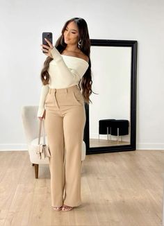 #neutral #classy #longhair #heels #mirror #white Handbags Aesthetic, Tan Aesthetic, Cute Professional Outfits, Classy Outfit Ideas, Outfit Cardigan, Church Fits, Aesthetic Mirror, Cute Work Outfits, Work Fits