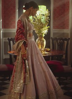 Dusty Pink and Red Embroidered Lehenga – Lashkaraa Morning Wedding Lehenga, Shades Of Pink Lehenga, Wedding Lehnga Guest, Dusty Pink Indian Outfit, Dusty Rose Lehenga, Monochromatic Lehenga, Pakistani Lehenga Wedding, Indian Wedding Outfits Bridesmaid, Dusty Pink Lehenga