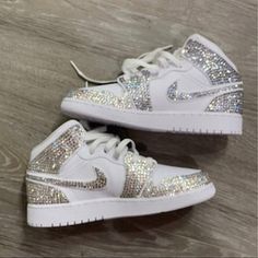 Custom Bling Air Force 1 - Etsy Παπούτσια Nike Free, Custom Air Jordan 1, Bedazzled Shoes, Custom Air Jordan, Boty Nike, Dr Shoes, Preppy Shoes, Nike Fashion Shoes, Nike Shoes Girls