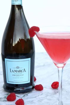 Sparkling Raspberry Martini | System of a Brown Raspberry Lemonade Vodka, Raspberry Martini Recipe, Raspberry Martini, Prosecco Drinks, Lamarca Prosecco, Prosecco Cocktails, Chocolate Martini, Low Calorie Drinks