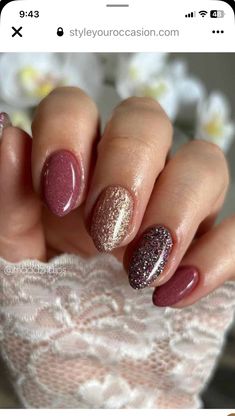 Wedding Nails Bridesmaid Maroon, Glittery Autumn Nails, In Between Thanksgiving And Christmas Nails, Fall Pink Nails 2024, November Glitter Nails, Rose Gold Nails Ideas, Rose Gold Valentines Day Nails, Rose Gold Holiday Nails, Short Acrylic Nails Autumn