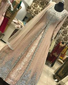 Pakistani Maxi Dresses, Pakistani Bridal Dress, Nikah Dress, Ethnic Dresses, Salwar Kamiz, Indian Gowns Dresses, Party Kleidung, Pakistani Bridal Dresses, Designer Party Wear Dresses