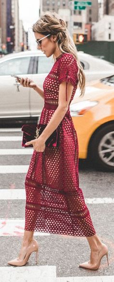 messy chic. Glamour Vintage, Walking Down The Street, Hello Fashion, Bohol, Olivia Palermo, Mode Inspo, Maxi Skirts, Inspired Outfits, Vintage Glamour