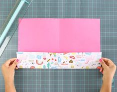 Perfect for students, planners or anyone who wants to get organized! Pocket Folder Diy, Bookbinding Techniques, Folder Diy, Study Vlog, Diy Stationary, Paper Folder, Diy School, Journal Making, Paper Pocket