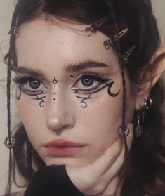 Black Fairy Makeup Looks, Ren Faire Face Paint, Dark Fairy Makeup Tutorial, Dark Elf Tattoo, Goth Elf Aesthetic, Goth Elf Makeup, Dark Fairy Makeup Looks, Dark Fairycore Makeup, Dark Fairy Make Up