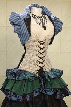 Lovely Steampunk dress Steampunk Alice In Wonderland, Moda Steampunk, Damsel In This Dress, Steampunk Dress, Steampunk Wedding, Victorian Steampunk, Steampunk Costume, Steampunk Clothing