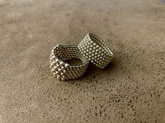 Miyuki Ring, Simple Band, Bead Work Jewelry, Domed Ring, Bead Jewellery, Beaded Rings, Types Of Rings, Simple Patterns, Metal Beads