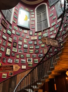 Inside The Merchant’s Arch Bar and Restaurant Dublin Irish Pub Aesthetic, Irish Restaurant, Ireland Pubs, Irish Summer, Dublin Restaurants, Dublin Food, Arch Bar