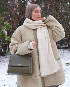 Kashmir Winter, Hijabi Muslimah, Winter Hijab, Hijab Outfits, Modest Fits, Muslim Hijab, Modest Wear, Muslimah Fashion