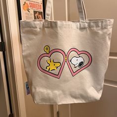 Mickey Aesthetic, Valentines Day Tote Bag, Snoopy Pictures, Snoopy Woodstock, Heart Valentines, Snoopy Love, Pretty Bags, Snoopy And Woodstock, Peanuts Snoopy