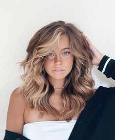 Natural Split Dye Hair, Blonde Split Dye, Utopia Aesthetic, Split Dye Hair Ideas, Split Dye, Bella Hair, Dye Hair, Hair Color And Cut, Hair Inspiration Color