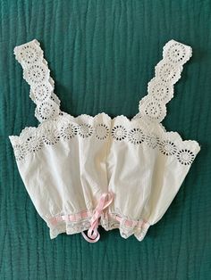 Lovely antique bra Unique piece entirely made by hand French antique In cotton, embroidery and Valenciennes lace Very good state Size XS (31cm at the waist, garment laid flat) Couture, Corset Cover, Bra Items, Cotton Embroidery, French Antique, Belle Epoque, Bra Lingerie, French Antiques, French Vintage