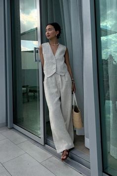 Linen Summer Outfits, Linen Pants Outfit, Mode Zara, Chique Outfits, Looks Street Style, Cute Summer Outfits, Chic Woman, Looks Style