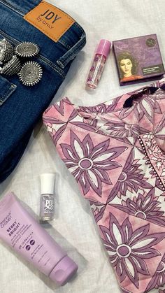 Desi Casual, Collage Outfit, Desi Fits, Collage Outfits, Desi Dress, Feminine Energy Aesthetic, Casual Ootd, Beautiful Flowers Photography, Gift Boxes For Women