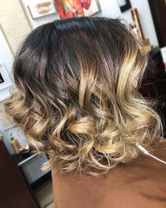 Blonde Flip Over Weave, Honey Blonde Highlights On Black Women Real Hair, Brown And Blonde Highlights Black Women Real Hair, Honey Blonde Tape Ins, Natural Hair Highlights, Dimensional Hair Color, Silk Press Natural Hair, Short Haircut Styles, Mixed Hair