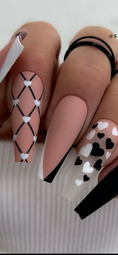 Valentine Nail Art Designs Classy, Valentines Nails Designs Black, Simple Gel Nail Designs Natural, Vegas Style Nails, Practice Nail Designs, White Nails Ideas Acrylic, Black And White Valentines Nails, French Nails Design 2024