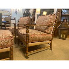 two chairs and a table in a room with carpeted flooring on the ground