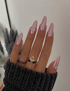 25 Glamorous Birthday Nails To Wear On Your Special Day Nails For September 2024, Birthday Nail Inspo 2024, Chrome Almond Nails Designs, Birthday Nails Aesthetic, Nails Trend 2024, Almond Nails 2024, Nails Birthday Design Ideas, Nail Summer 2024 Trends, September Nails 2024