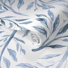 a blue and white wallpaper with large leaves on it's back droplet