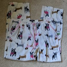 Fleece Pj Pants With Drawstring. Dog Print. Size Large Nwt Bundle And Save! Smoke Free Home! Open To Offers Ships Within 48 Hours. Cozy Long Pants For Sleepover, Cozy Casual Relaxed Fit Pants, White Relaxed Fit Bottoms For Sleepover, Relaxed Fit White Bottoms For Sleepover, Cozy Relaxed Fit Pants For Sleepover, Casual Long Pants For Overnight, White Bottoms With Pockets For Pajama Party, White Pajama Party Bottoms With Pockets, Cozy White Sleep Bottoms