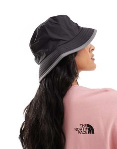 Accessoires von The North Face Fangen wir ganz oben an Flache Hutkrone Logo-Stickerei Breite Krempe verstellbarer Riemen Rain Hat, Flats Top, Embroidery Details, Logo Embroidery, Wide Brimmed, Embroidery Logo, North Face, The North Face, Online Shopping